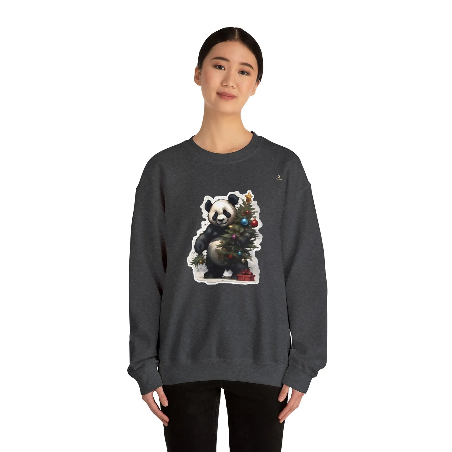 "La Magie des Fêtes : Le Panda et son Sapin" Sweatshirt(U.E) - RoosStyle Design