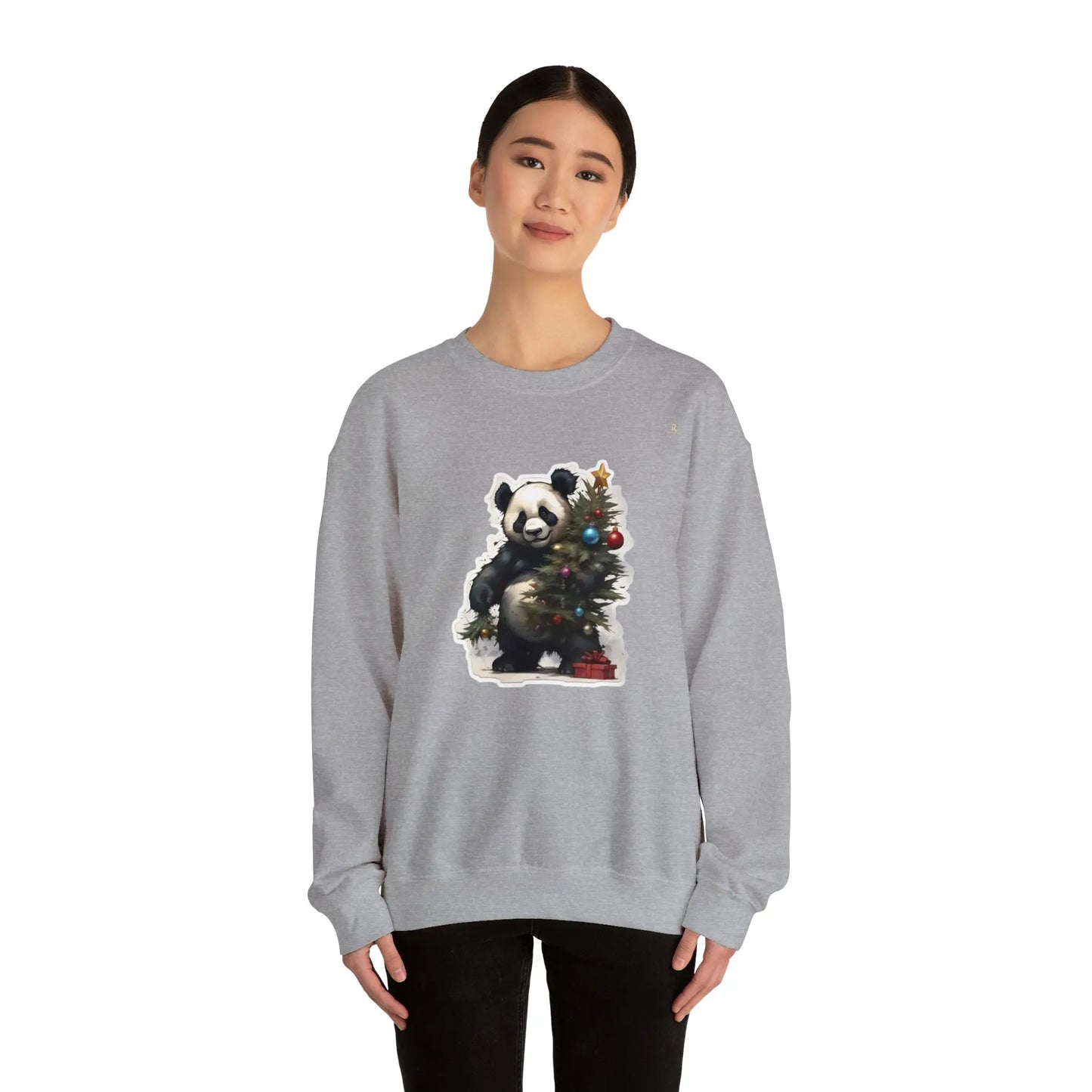 "La Magie des Fêtes : Le Panda et son Sapin" Sweatshirt(U.E) - RoosStyle Design